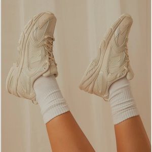 Beige/Cream New Balance 530 Sneakers Size US Mens 5